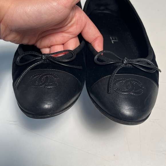 CHANEL Black Leather Loafers with Bow - Picture 2 of 13